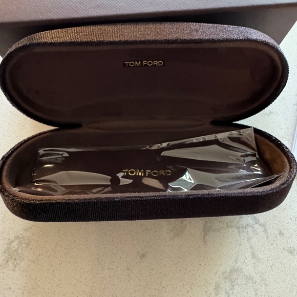 Tom Ford Glasses Case, Box, Cleaning Cloth and Polishing Cloth - Picture 4 of 5